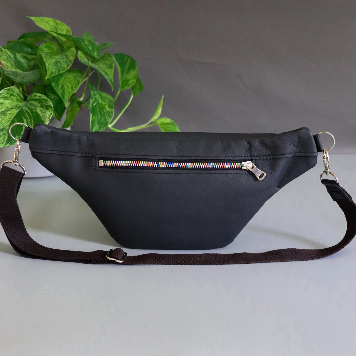 Lederbauchtasche - Feli mit buntem Reißverschluss