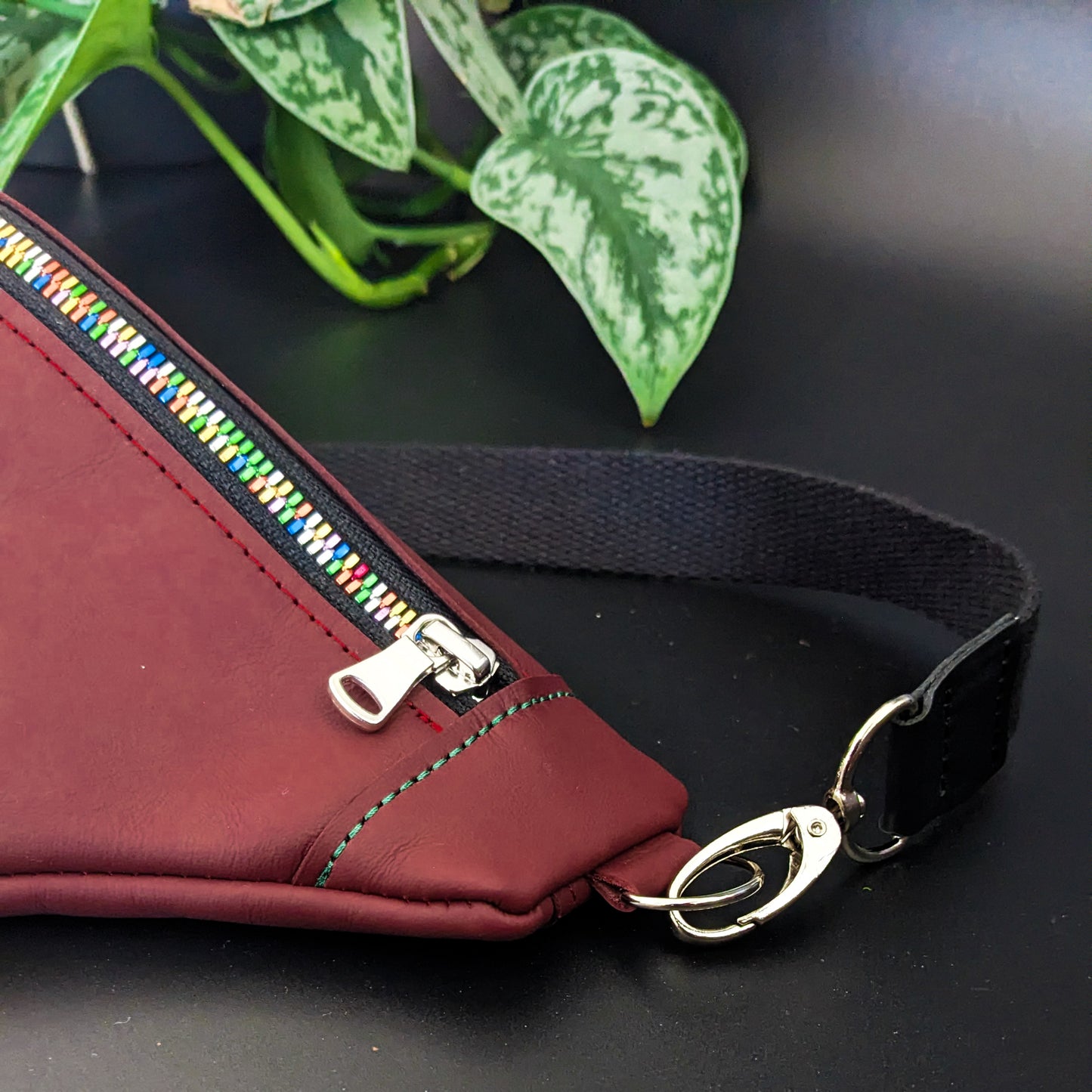 Lederbauchtasche - Feli mit buntem Reißverschluss