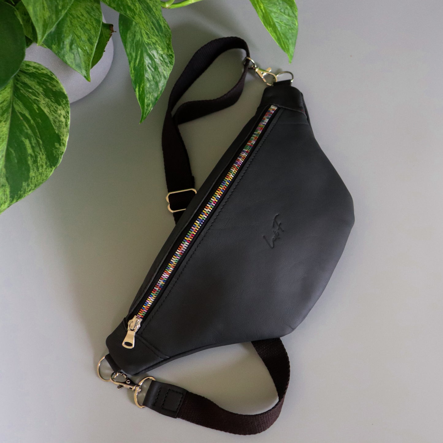 Lederbauchtasche - Feli mit buntem Reißverschluss